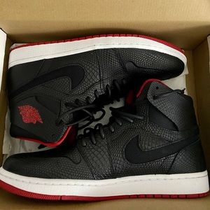 Jordan 1 Retro Nouveau Snakeskin Sneakers